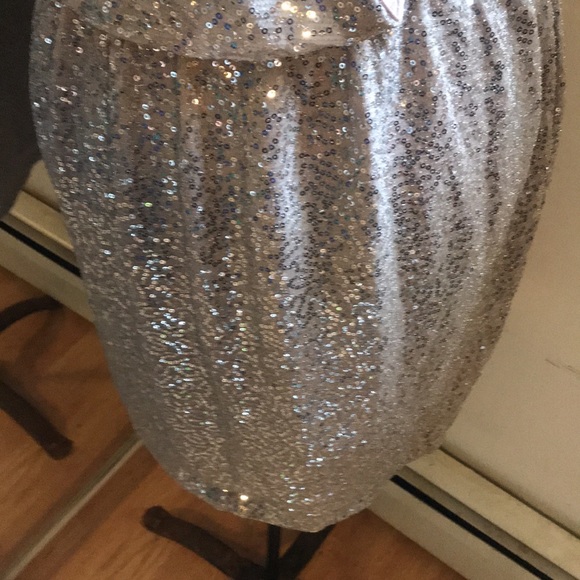 Dress - Picture 7 of 9